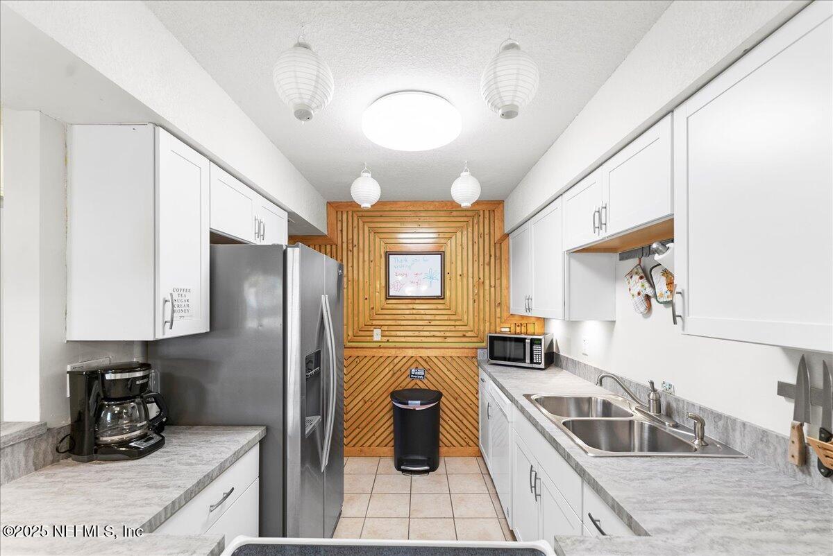 125 Rio Del Mar Street, Unit A St. Augustine, FL 32080 - Photo 4 of 30 a kitchen with a refrigerator a sink and dishwasher a oven with wooden floor