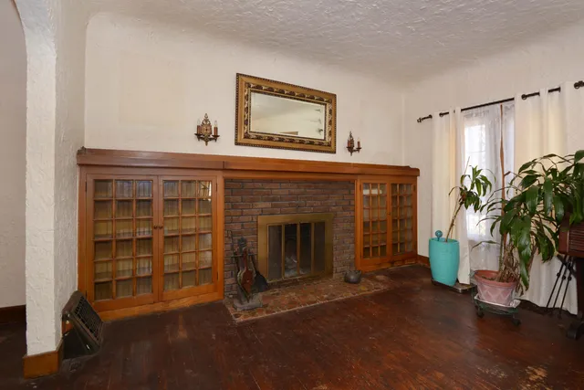 $349,000 | 601 North Kalamazoo Street, Paw Paw, MI 49079