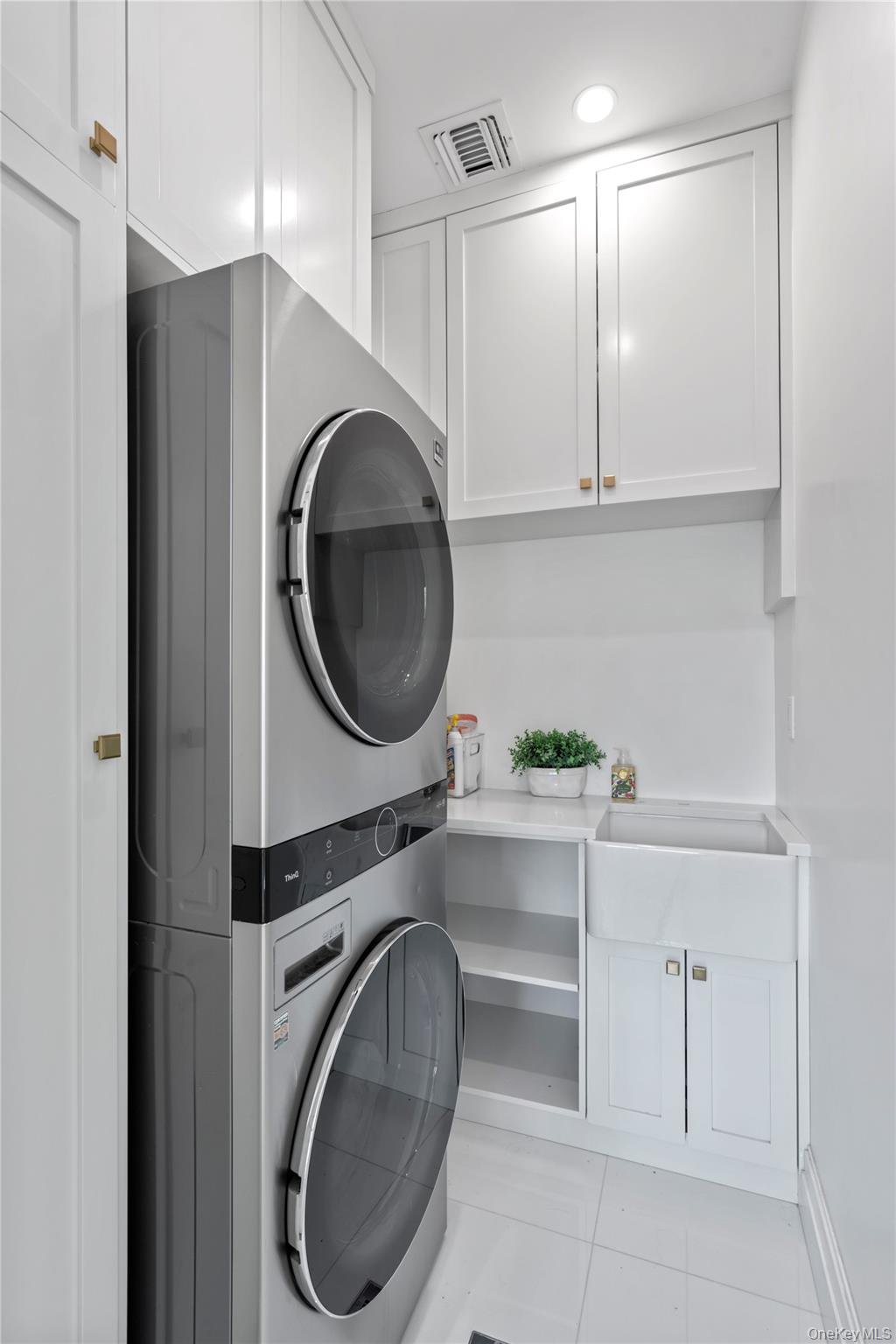 2 Pheasant Run Great Neck, NY 11024 - Photo 13 of 14