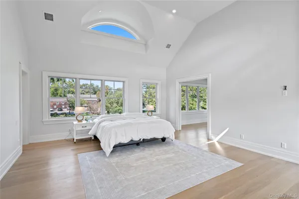 $250,000 | 2 Pheasant Run, Great Neck, NY 11024