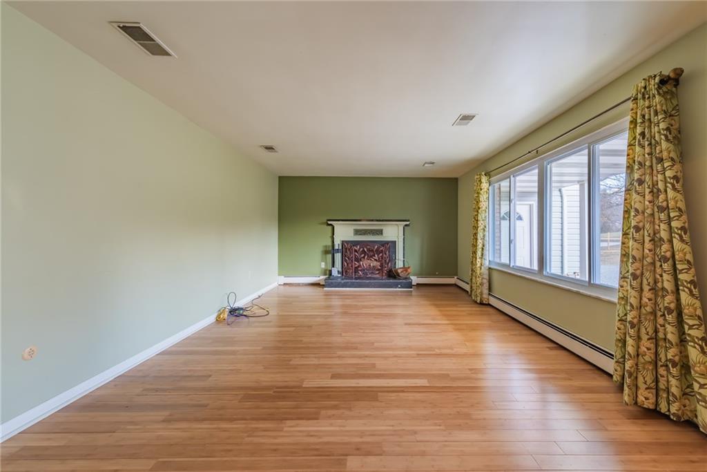 343 Hemlock Road Trafford, PA 15085 - Photo 3 of 25 Gallery Image 3