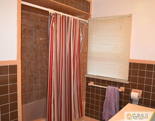 49 Riva Avenue Milltown, NJ 08850 - Photo 5 of 6 Gallery Image 5