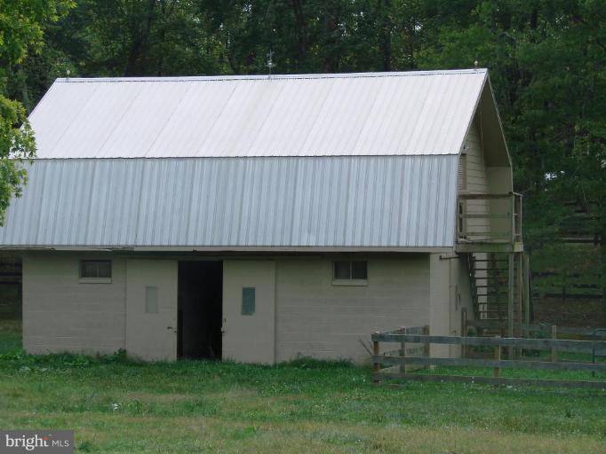12526 Elk Run Road Midland, VA 22728 - Photo 2 of 15 Barn