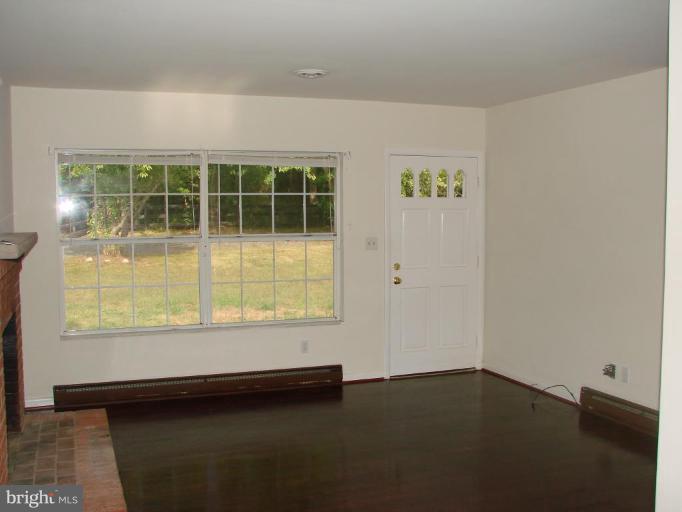 12526 Elk Run Road Midland, VA 22728 - Photo 8 of 15 Living Room