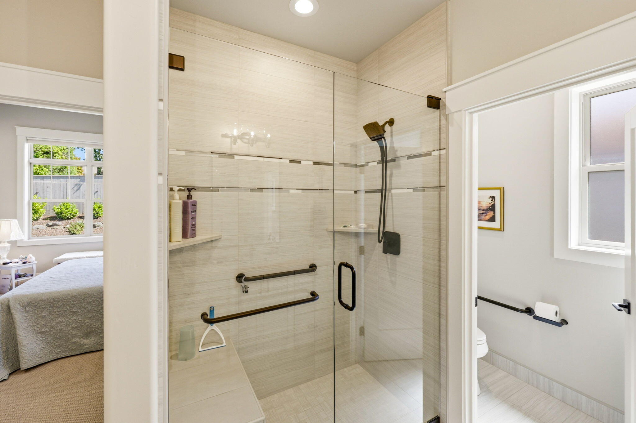 150 Timbers Lane Talent, OR 97540 - Photo 23 of 39 a bathroom with a shower