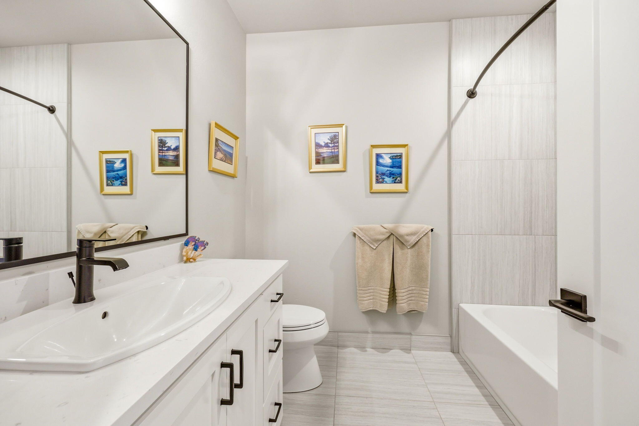 150 Timbers Lane Talent, OR 97540 - Photo 27 of 39 a bathroom with a sink a toilet and a bathtub