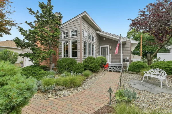 $799,000 | 3745 Locust Avenue, Seaford, NY 11783