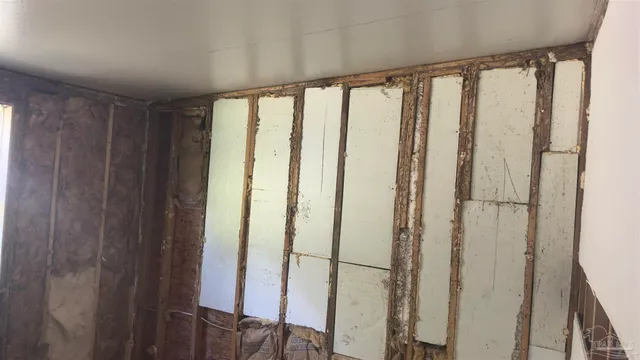 a en suite bathroom with a shower