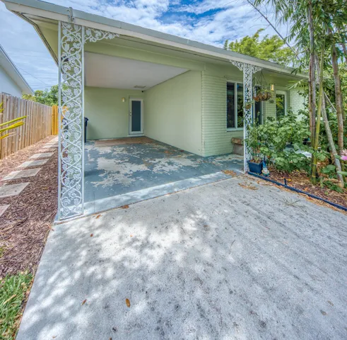 $3,500 | 1612 North Ocean Breeze, Lake Worth Beach, FL 33460