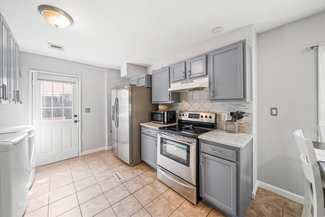 28 Paige Drive Coventry, RI 02816 - Photo 12 of 34