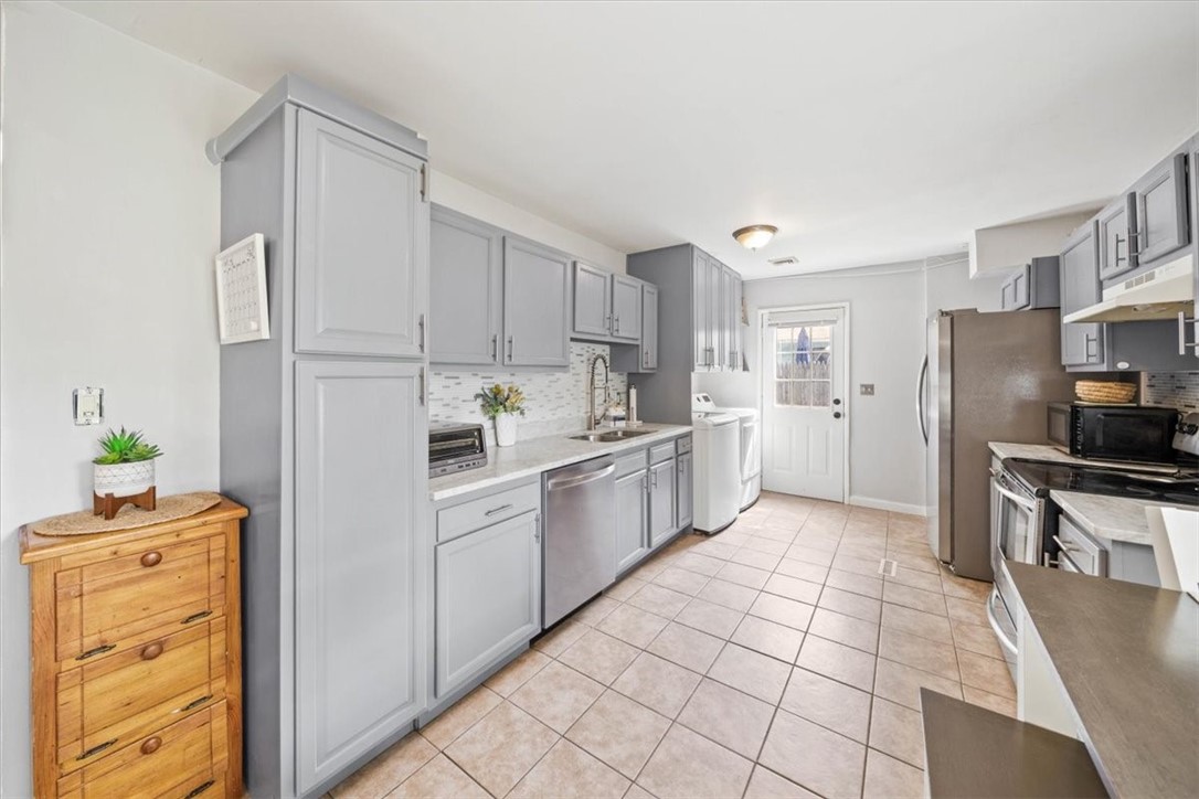 28 Paige Drive Coventry, RI 02816 - Photo 13 of 34