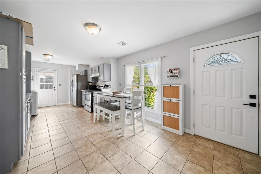 28 Paige Drive Coventry, RI 02816 - Photo 8 of 34