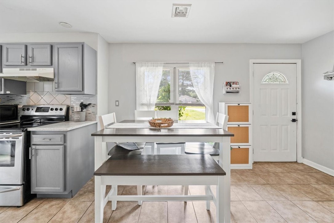 28 Paige Drive Coventry, RI 02816 - Photo 9 of 34