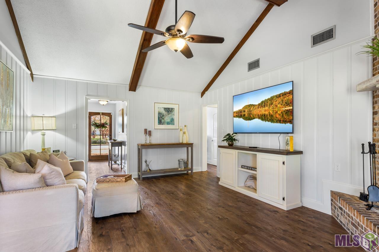 1500 Rue Chartres Slidell, LA 70458 - Photo 6 of 21 Living Room