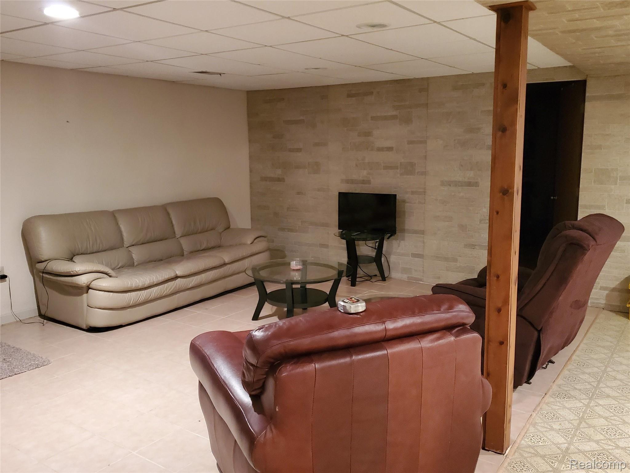 2525 Faussett Road Howell, MI 48855 - Photo 25 of 30 20200121_181513.jpg
