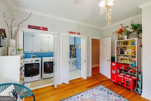 a en suite bathroom with a sink vanity and mirror