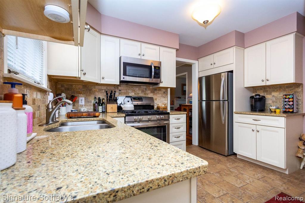 3629 Cumberland Road Berkley, MI 48072 - Photo 14 of 48