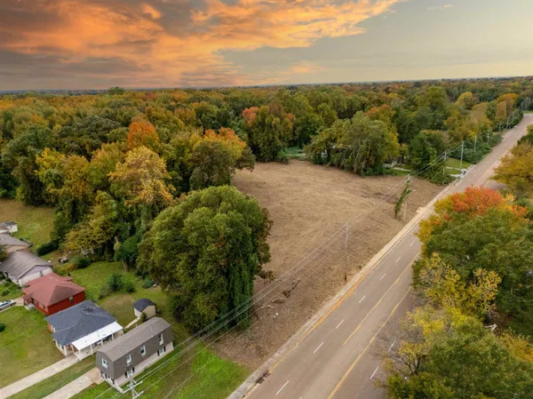 a view of a tennis court