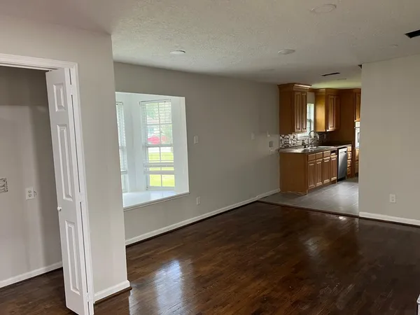 $2,100 | 2522 Kingsdale Drive, Deer Park, TX 77536