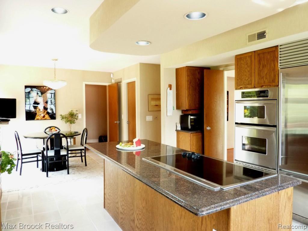 3959 Shellmarr Lane Bloomfield Hills, MI 48302 - Photo 26 of 86 Granite Island and Counters