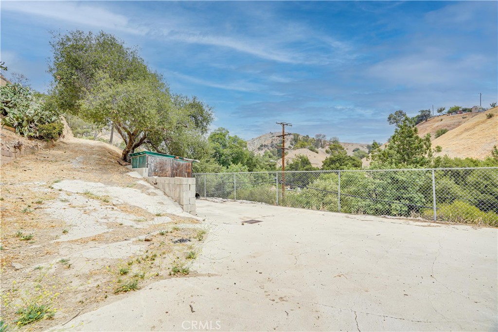 12055 Kagel Canyon Road Sylmar, CA 91342 - Photo 14 of 14 a view of a backyard of a house