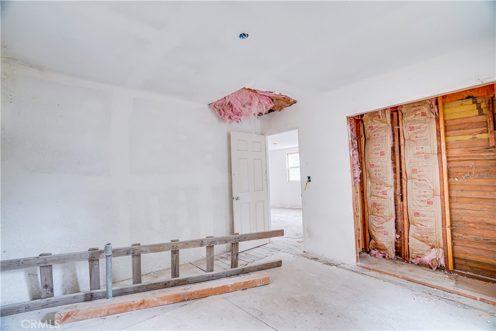 12055 Kagel Canyon Road Sylmar, CA 91342 - Photo 5 of 14 a view of an empty room with window