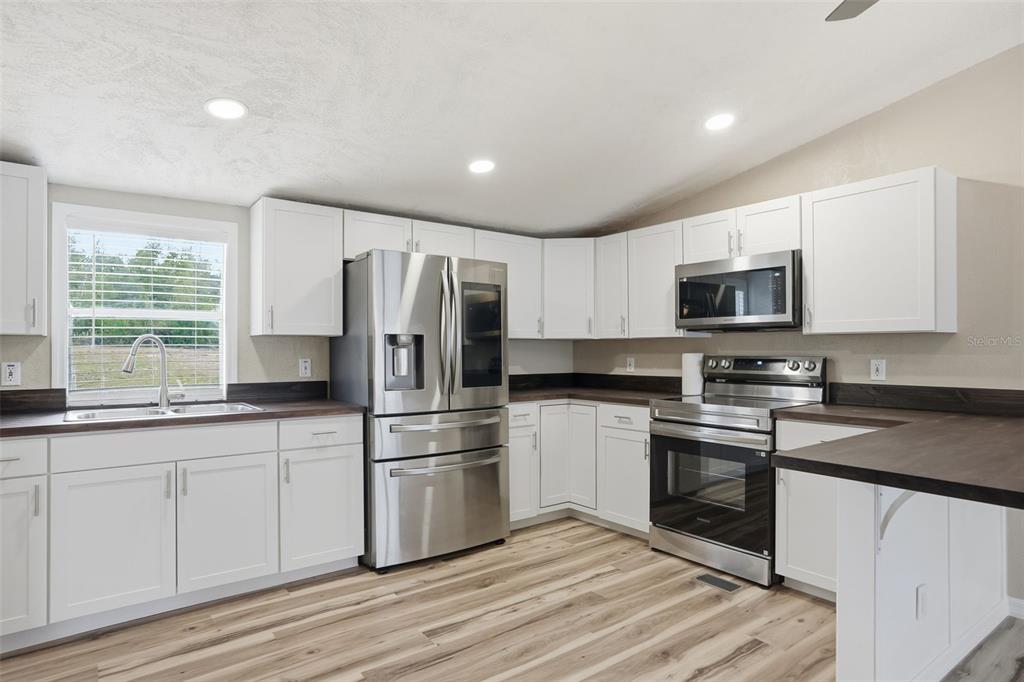 27080 Hiawatha Boulevard Brooksville, FL 34601 - Photo 4 of 39 a kitchen with granite countertop appliances cabinets and a sink