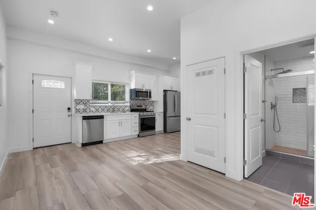 $1,995 | 12233 Killion Street, Valley Village, CA 91607