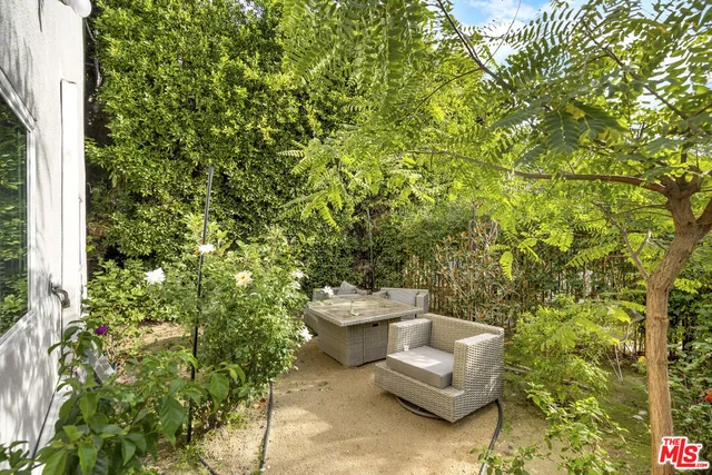 $1,995 | 12233 Killion Street, Valley Village, CA 91607