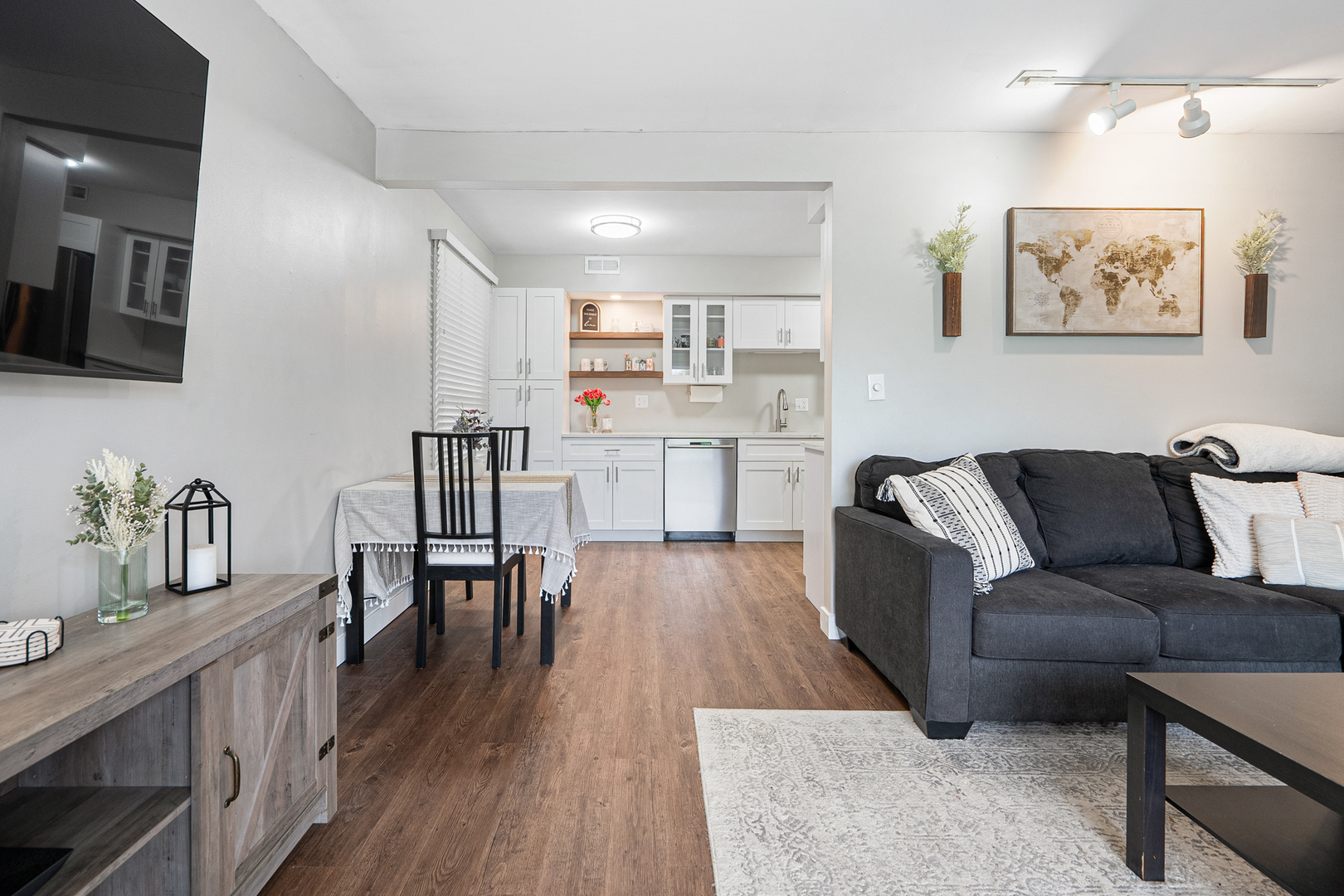 777 Pahl Road Elk Grove Village, IL 60007 - Photo 4 of 24 Gallery Image 4