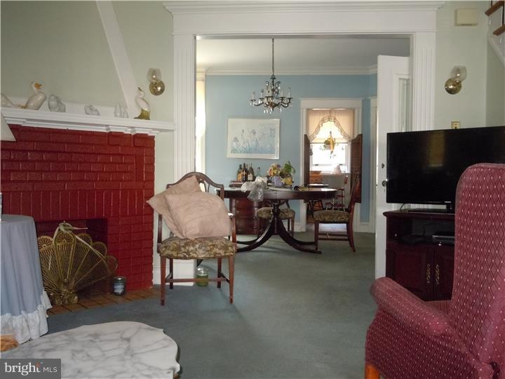 248 Avon Road Upper Darby, PA 19082 - Photo 4 of 20 Living Room