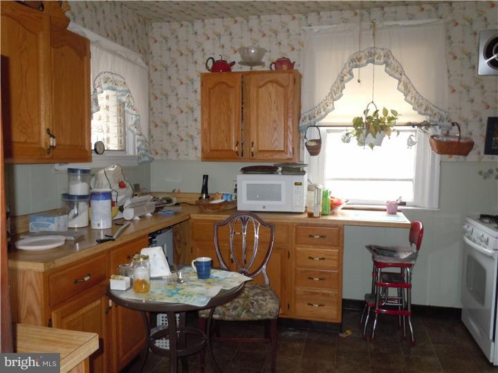 248 Avon Road Upper Darby, PA 19082 - Photo 6 of 20 Kitchen