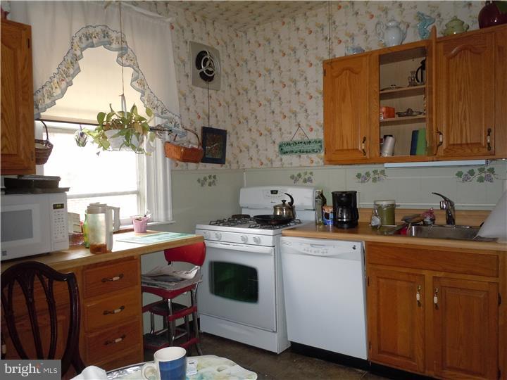 248 Avon Road Upper Darby, PA 19082 - Photo 8 of 20 Kitchen