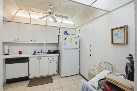 $289,900 | 401 Golden Isles Drive, Unit 1009, Hallandale Beach, FL 33009