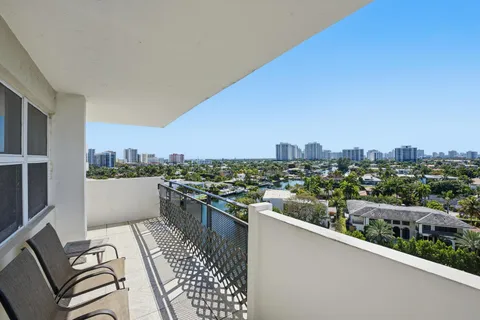 $289,900 | 401 Golden Isles Drive, Unit 1009, Hallandale Beach, FL 33009