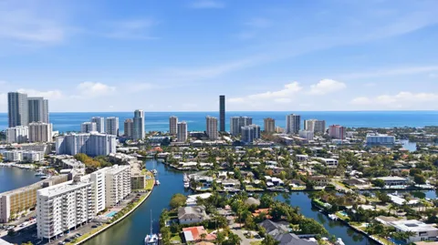 $289,900 | 401 Golden Isles Drive, Unit 1009, Hallandale Beach, FL 33009