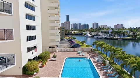 $289,900 | 401 Golden Isles Drive, Unit 1009, Hallandale Beach, FL 33009