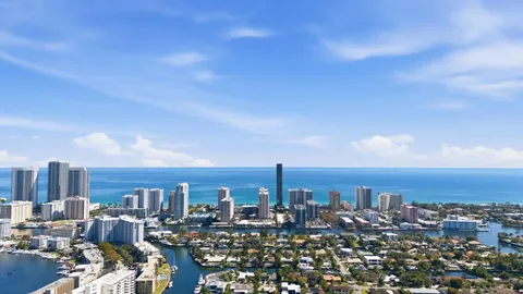 $289,900 | 401 Golden Isles Drive, Unit 1009, Hallandale Beach, FL 33009