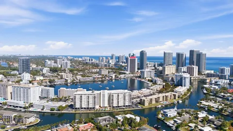 $289,900 | 401 Golden Isles Drive, Unit 1009, Hallandale Beach, FL 33009