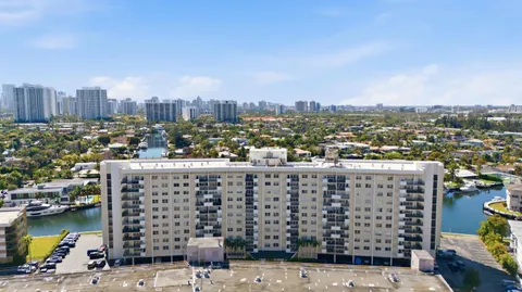 $289,900 | 401 Golden Isles Drive, Unit 1009, Hallandale Beach, FL 33009