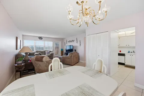 $289,900 | 401 Golden Isles Drive, Unit 1009, Hallandale Beach, FL 33009