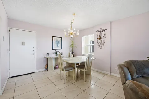 $289,900 | 401 Golden Isles Drive, Unit 1009, Hallandale Beach, FL 33009