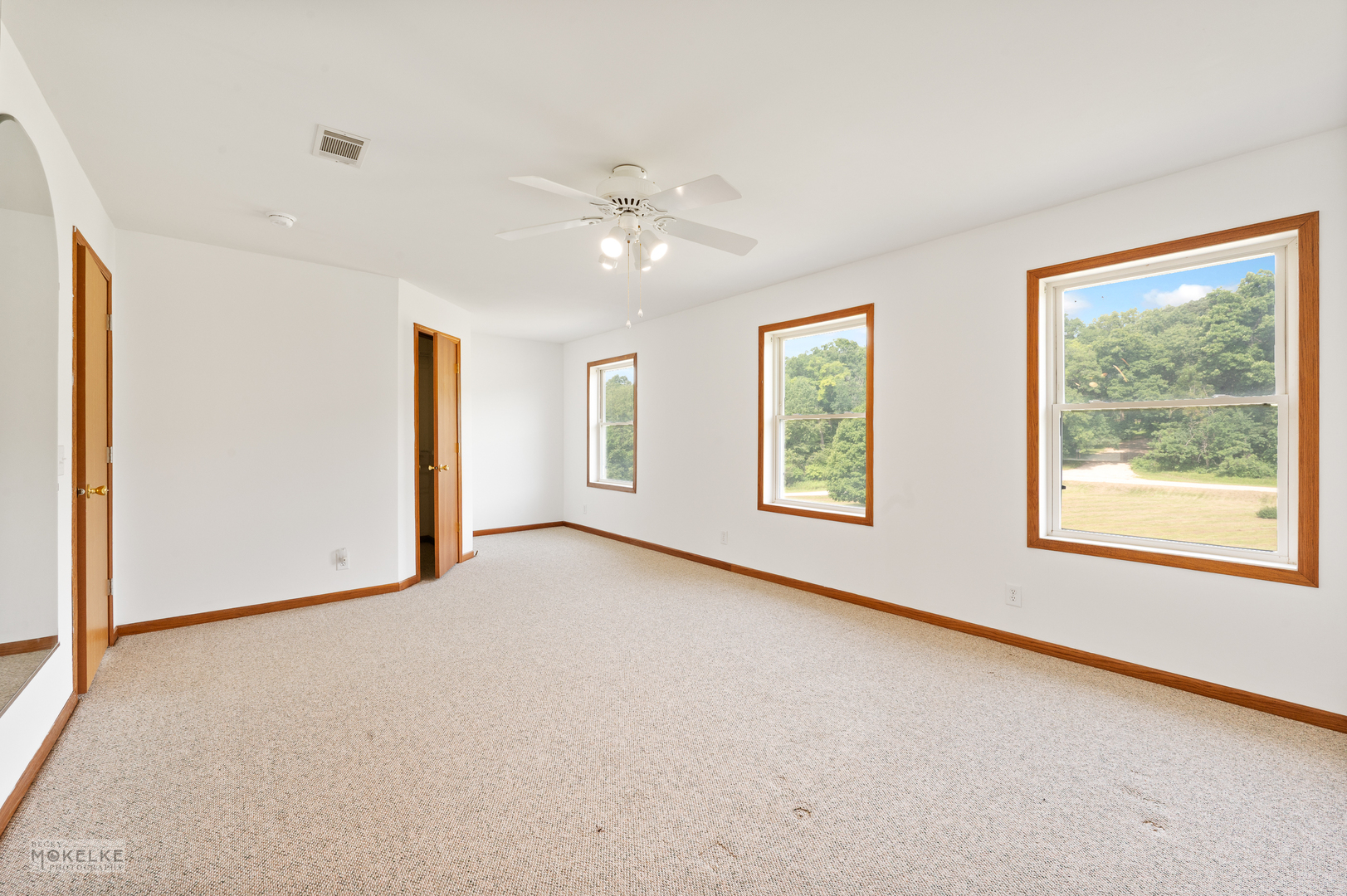 8124 A Finnie Road Newark, IL 60541 - Photo 21 of 33 an empty room with windows and closet