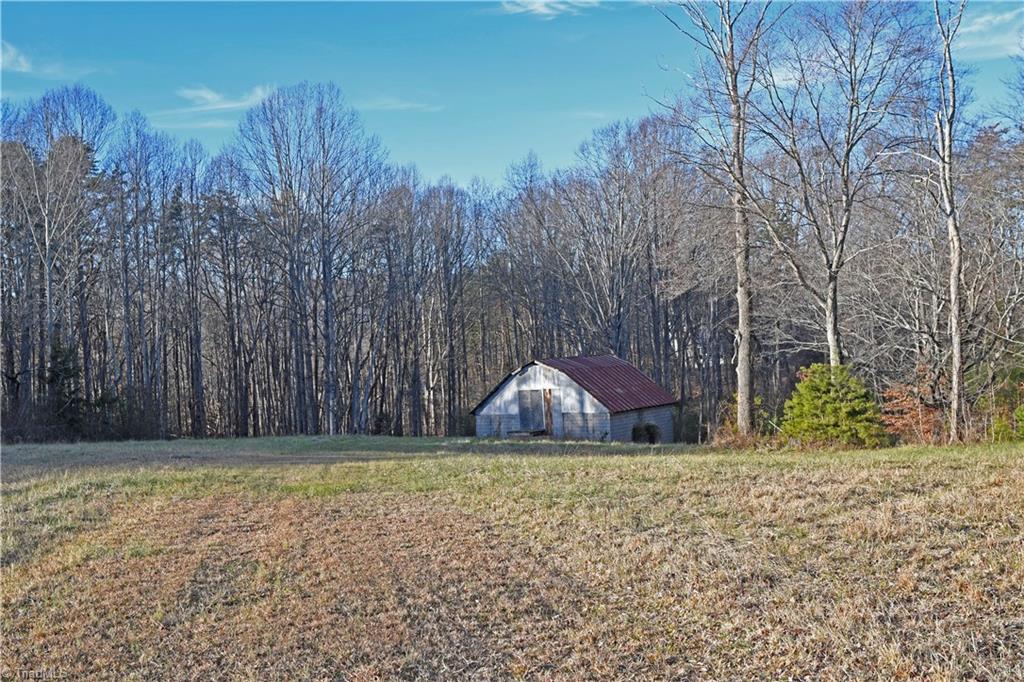 1038 Cromer Road King, NC 27021 - Photo 5 of 12 Gallery Image 5