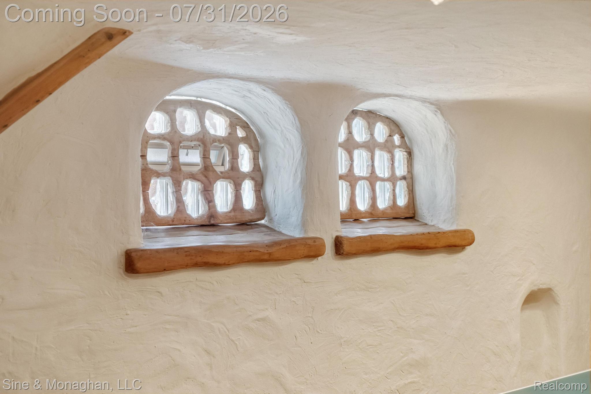 417 Cloverly Road Grosse Pointe, MI 48236 - Photo 45 of 70 Arched window openings with decorative wooden grilles