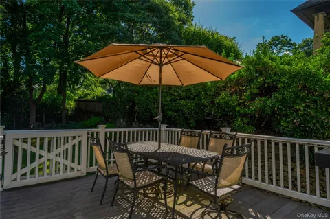 $1,200,000 | 8 Burton Road, Larchmont, NY 10538