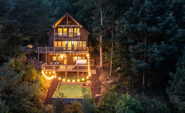 a view of a house with a yard