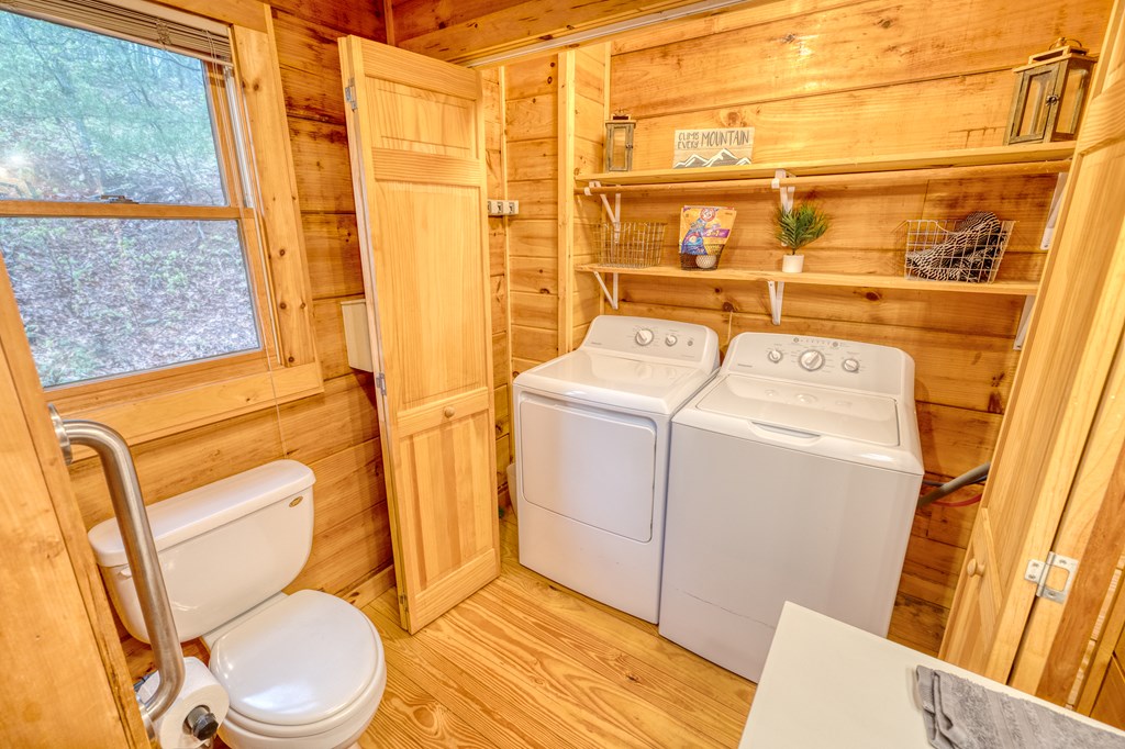 31 The Kings Court Cherry Log, GA 30522 - Photo 19 of 50 a bathroom with a toilet and a shower