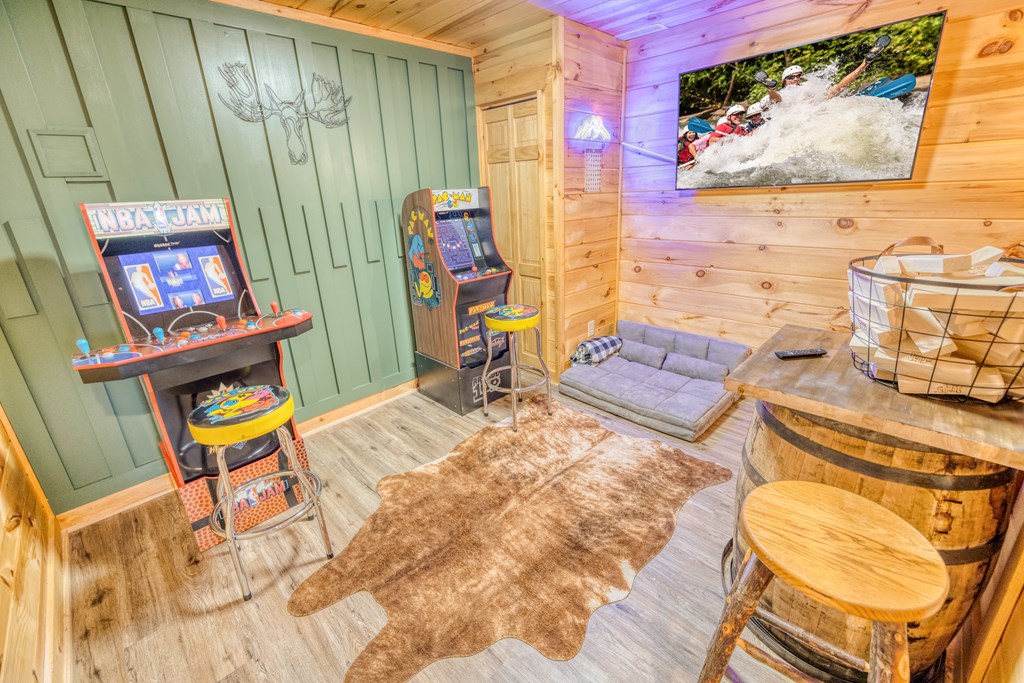 31 The Kings Court Cherry Log, GA 30522 - Photo 30 of 50 a living room with a couch and a rug