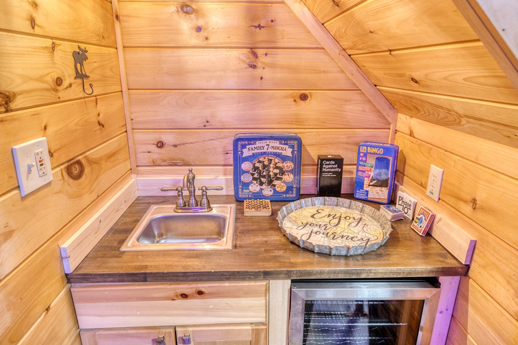 31 The Kings Court Cherry Log, GA 30522 - Photo 32 of 50 a bathroom with a sink and a mirror